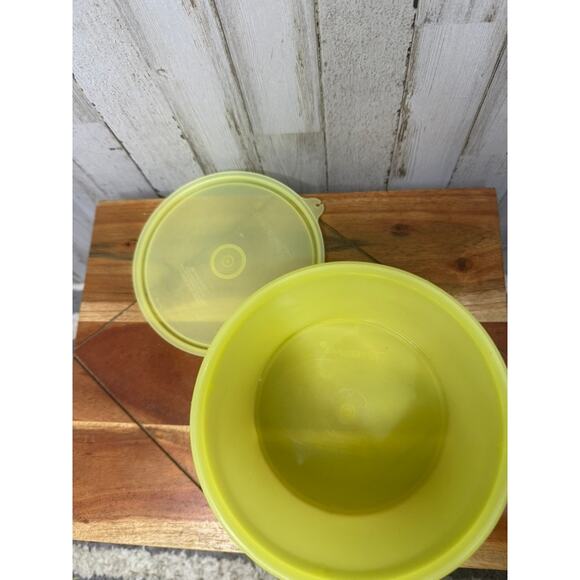 Vintage Yellow Tupperware Round Food Storage Container with Lid - Picture 4 of 4